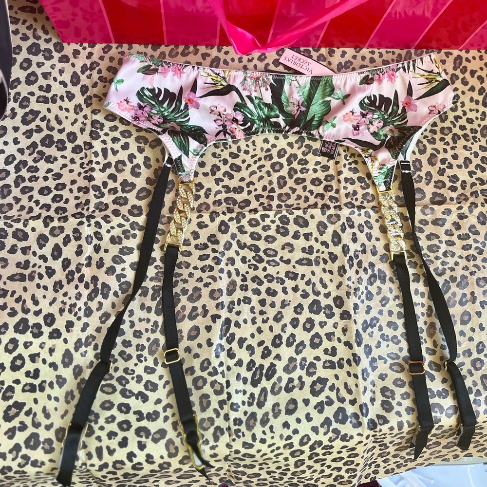 NEW Victoria’s Secret Very Sexy